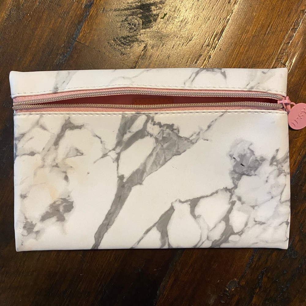 Cosmetic bag